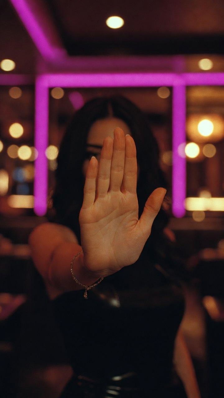 How to Say No at a Swingers Party: The Guide to Couple Swapping Without Awkwardness - Lifestyle article cover image